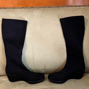 La Canadienne Elegant Black Knee-High Women's Boots. Stretch vegan